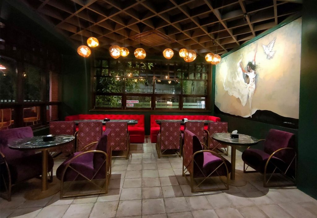 KITCHEN & BAR AT BHANDARKAR ROAD