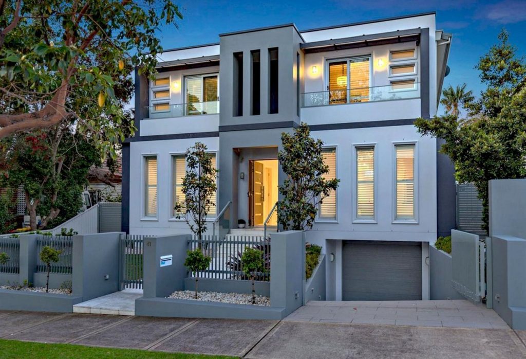 BUNGALOW AT SYDNEY